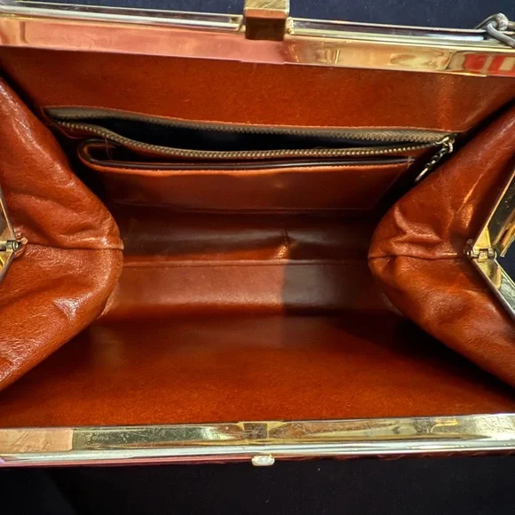 Sophisticated 1950’s Brown Alligator Shoulder Bag - Picture 5 of 9